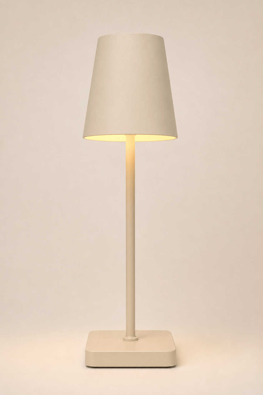 Witte draadloze LED tafellamp voor horeca tafels